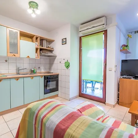 Lily Apartman Baška